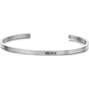 Key Moments 8KM-B00364 - Stalen open bangle met tekst - breathe - zirkonia - one-size - zilverkleurig