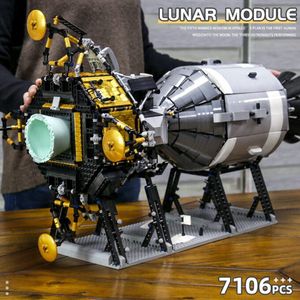 Mould King 21006 - MK Space Apollo 11 Spacecraft - 7106 bouwstenen