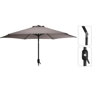 <p>Geniet van je buitenruimte zonder door de zon gestoord te worden met deze ProGarden parasol Monica in je tuin of op je terras. De parasol heeft een gepoedercoat aluminium paal en 6 stalen baleinen, waardoor hij stevig en duurzaam is. Hij beschermt je tegen zowel schadelijke uv-stralen als regen.</p>
<p>De tuinparasol is eenvoudig te openen en te sluiten dankzij het zwengelmechanisme. Daarnaast is de parasol voorzien van een kantelfunctie waardoor hij traploos verstelbaar is. Deze parasol is een praktische en decoratieve aanvulling op je buitenruimte.</p>
<ul>
  <li>Kleur: taupe</li>
  <li>Materiaal: polyester en aluminium</li>
  <li>Afmetingen: 270 x 245 cm (ø x H)</li>
  <li>Diameter paal: 38 mm</li>
  <li>Afmetingen balein: 18 x 12 mm (L x B)</li>
  <li>Stofdichtheid: 160 g/m²</li>
  <li>Paal met matgrijze poedercoating</li>
  <li>Met zwengelsysteem en windvanger</li>
  <li>Met kantelfunctie</li>
  <li>Inclusief 6 stalen baleinen</li>
  <li>Waterafstotend</li>
  <li>Zonder volant</li>
</ul>