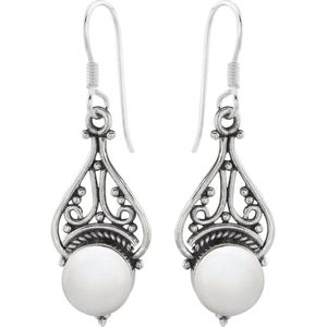 Oorbellen zilver | Hangers | Zilveren oorhangers, sierlijk bewerkte druppelvorm met parelmoer steen