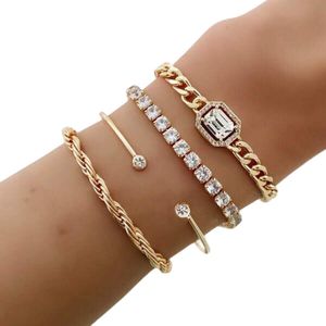 Armbanden set dames Goudkleurig staal - Armband Dames - Armband met diamant - Diamantjes armband dames goud kleurig - Armband dames - Armbanden set - Armbanden sets - Gouden armband staal