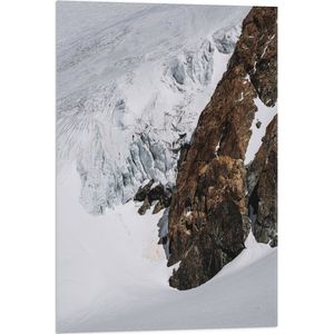 WallClassics - Vlag - Bruine Berg met Sneeuw - 50x75 cm Foto op Polyester Vlag