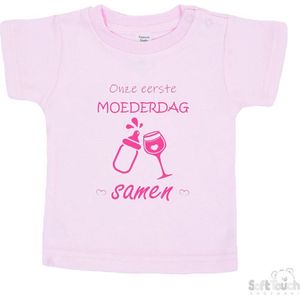 Soft Touch T-shirt Shirtje Korte mouw ""Onze eerste moederdag samen!"" Unisex Katoen Roze/roze Maat 62/68