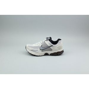 Nike Zoom Vomero 5 'Phantom Sail' maat 43