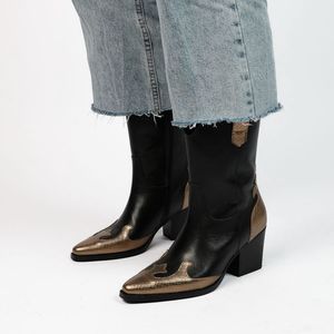 Manfield - Dames - Zwarte leren cowboylaarzen met zilverkleurige details - Maat 37