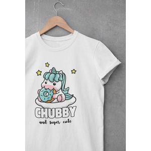 Shirt - Chubby and super cute - Wurban Wear | Grappig shirt | Leuk cadeau | Unisex tshirt | Unicorn | Eenhoorn | Sprookjeswonderland | Regenboog | Dieren | Wit