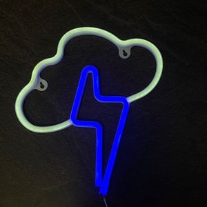 Lightning Cloud - Blauw met Wit - NEON-SIGN - Hangmodel - Neon led sign - Kunststof - Niet verstelbaar - Voor binnen - Geen fitting - Aan/uit schakelaar - op product - USB - Batterij - Geen personage - Bliksem