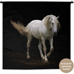 Wandkleed Dieren op een zwarte achtergrond - Wit paard voor een zwarte achtergrond Wandkleed katoen 150x150 cm - Wandtapijt met foto