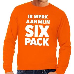 Ik werk aan mijn SIX Pack tekst sweater oranje heren - heren trui Ik werk aan mijn SIX Pack - oranje kleding L