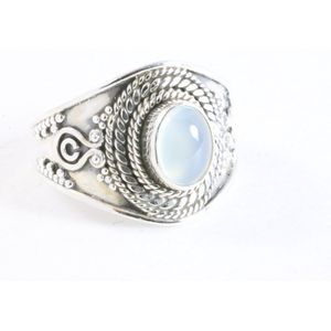 Bewerkte zilveren ring met aqua chalcedoon - maat 17