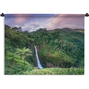 Wandkleed Diep in de jungle - Zonsondergang achter hoge waterval in Costa Rica Wandkleed katoen 90x67 cm - Wandtapijt met foto