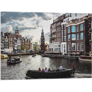 WallClassics - Vlag - Bootjes in de Grachten van Amsterdam - 80x60 cm Foto op Polyester Vlag