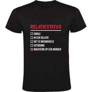 Relatiestatus Heren T-shirt | single | vrijgezel | beschikbaar | relatie | wonder | valentijnsdag | Zwart