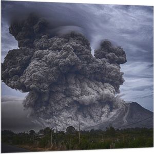 WallClassics - Vlag - Zwarte Rook uit Vulkaan - 100x100 cm Foto op Polyester Vlag