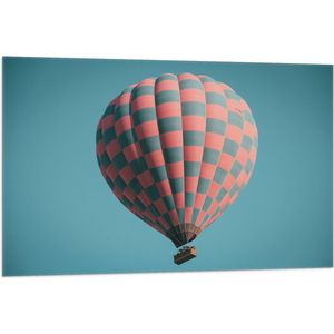 WallClassics - Vlag - Blauw met Roze Geblokte Luchtballon - 105x70 cm Foto op Polyester Vlag