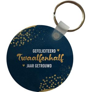 Sleutelhanger - Gefeliciteerd twaalfenhalf jaar getrouwd - Spreuken - Quotes - Goud - Jubileum - Plastic - Rond - Uitdeelcadeautjes