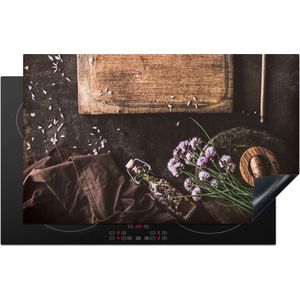 KitchenYeah® Inductie beschermer 80x50 cm - Snijplank - Kruiden - Lepel - Keuken - Rustiek - Vijzel - Bieslook - Kookplaataccessoires - Afdekplaat voor kookplaat - Inductiebeschermer - Inductiemat - Inductieplaat mat
