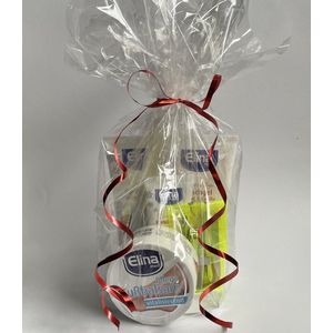 Cadeaupakket ingepakt folie - giftset - gift - cadeau - pakket - present - kerstpakket - kerstcadeau - kerst - christmas - feest - verjaardag - birthday - manicureset - manicure - douchegel - bodylotion - handcreme - voetcreme - glasvijl  - callance