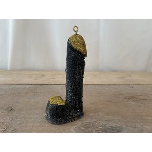 Crazy kerstboomhanger in de vorm van een piemel/penis. Deze kan je in de kerstboom hangen als decoratie en als kunstobject. Kleur transparant, zwart met goud glitter