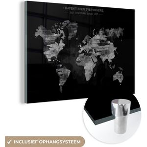 MuchoWow® Glasschilderij 60x40 cm - Schilderij acrylglas - Schilderachtige wereldkaart met een tekst - zwart wit - Foto op glas - Schilderijen