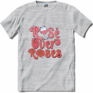 Rose Over Roses | Valentijn - Valentijnsdag - Cadeau - Kado - T-Shirt - Unisex - Donker Grijs - Gemêleerd - Maat 3XL
