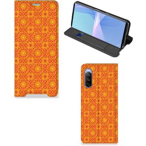 Sony Xperia 10 III Hoesje met Magneet Batik Oranje