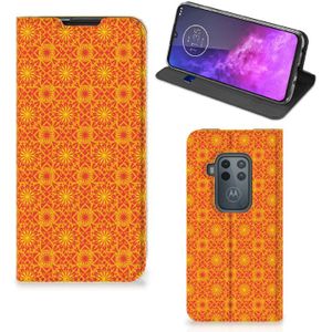 Motorola One Zoom Hoesje met Magneet Batik Oranje