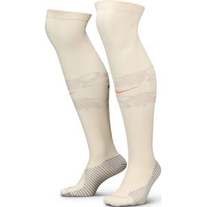 Nike - Dri-FIT - Voetbalkniekousen - Bruin