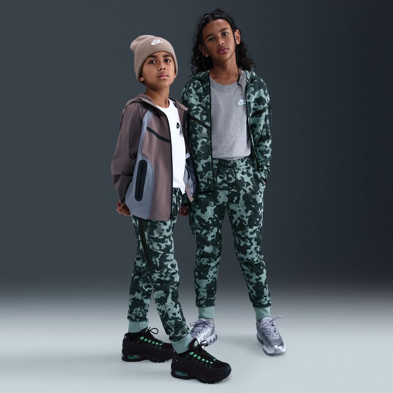 Nike Tech joggingbroek van fleece met camouflageprint voor jongens - Groen