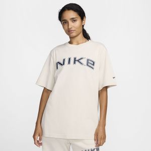 Nike ruimvallend T-shirt met korte mouwen en graphic voor dames - Bruin