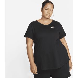 Nike Sportswear Club Essentials T-shirt voor dames (Plus Size) - Zwart