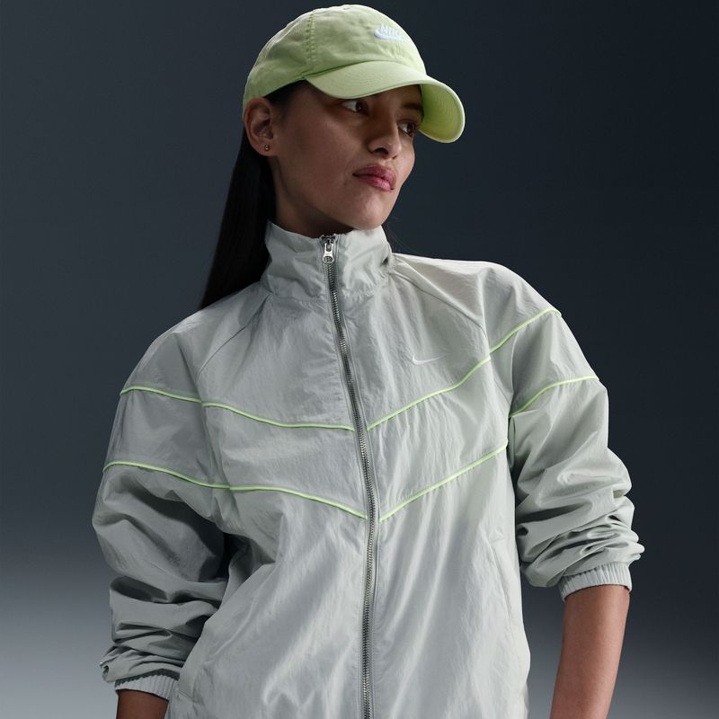 Nike - Windrunner - Damesjack - Paars - Ruimvallend - Met UV-bescherming