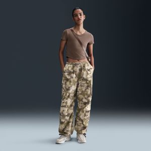 Nike Sportswear oversized cargobroek met camouflageprint en halfhoge taille voor dames - Bruin