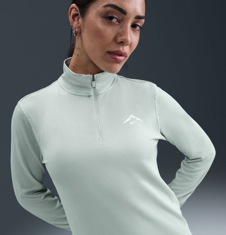 Nike Trail Dri-FIT tussenlaagtop voor hardlopen met korte rits voor dames - Grijs