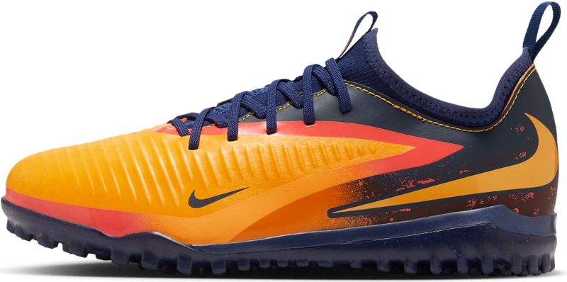Nike Jr. Phantom 6 Low Academy 'Erling Haaland' voetbalschoenen voor kids (turf) - Oranje