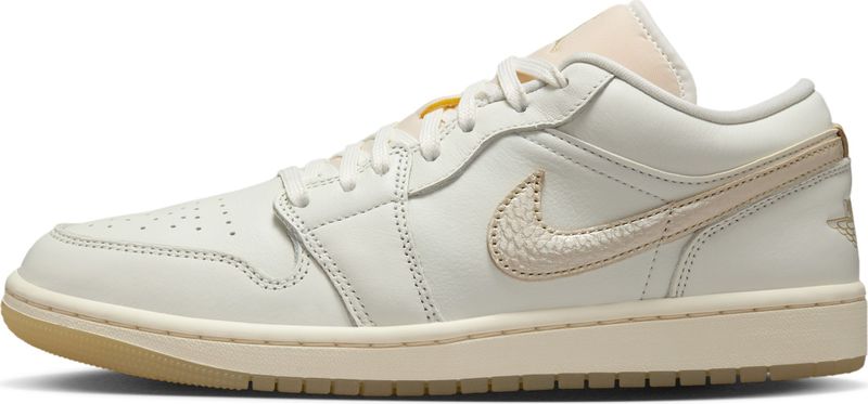 Jordan - Air 1 Low - Sneakers - Wit en Lichtbruin - Dames