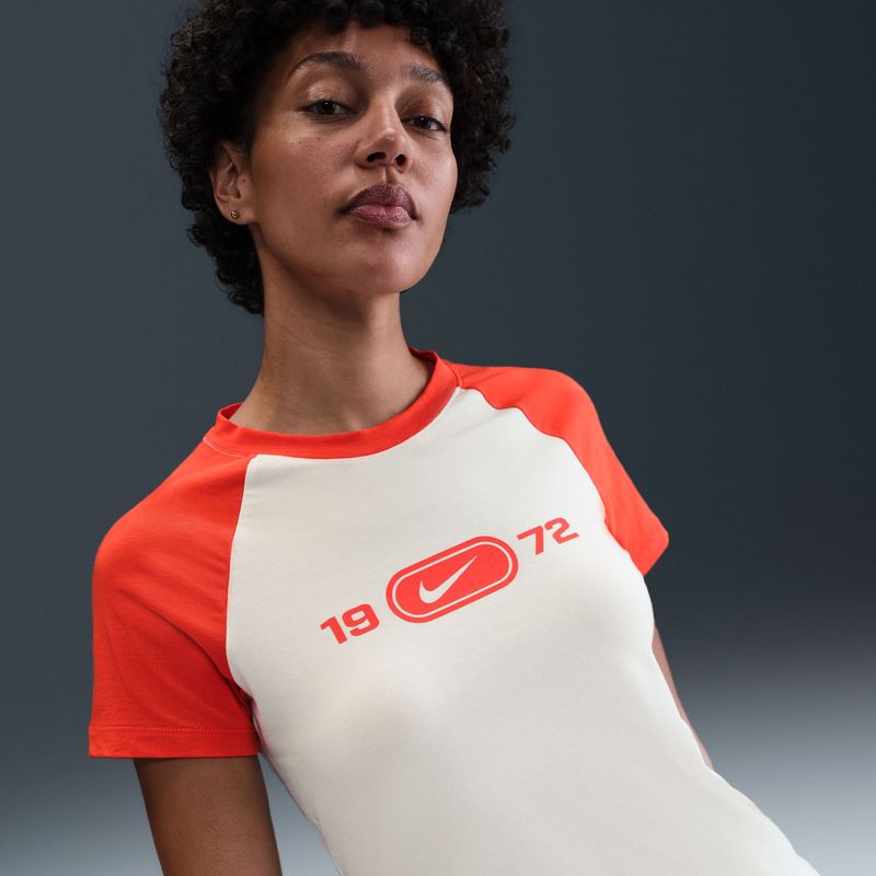 Nike Chill Knit - Aansluitend T-shirt - Wit