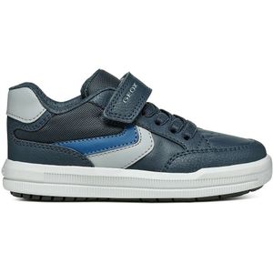 Ademende sneakers Arzach GEOX. Polyurethaan materiaal. Maten 30. Blauw kleur