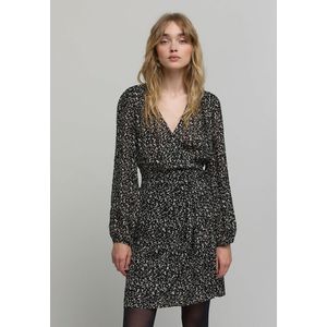 Korte wikkeljurk met grafische print IKKS. Viscose materiaal. Maten 42 FR - 40 EU. Zwart kleur