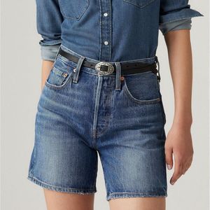 Short 501® Mid Thigh LEVI'S. Katoen materiaal. Maten 32 US - 40 EU. Blauw kleur