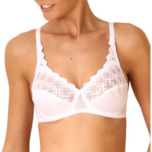 Omsluitende BH Letizia TRIUMPH. Polyester materiaal. Maten 95B FR - 80B EU. Wit kleur