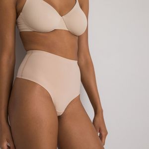 Shapewear string, matige steun LA REDOUTE COLLECTIONS. Microvezel materiaal. Maten 42 FR - 40 EU. Beige kleur