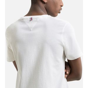 T-shirt met ronde hals in bio katoen TOMMY HILFIGER. Bio katoen materiaal. Maten 12 jaar - 150 cm. Wit kleur