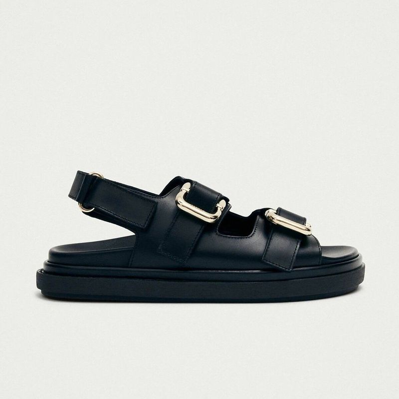 Leren sandalen Harper ALOHAS. Leer materiaal. Maten 37. Zwart kleur
