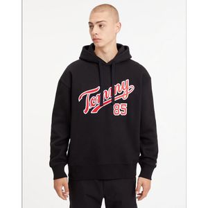 Hoodie relaxed, logo op de borste College 85 TOMMY JEANS. Katoen materiaal. Maten XXL. Zwart kleur