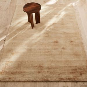 Tapijt in Tencel™, Mustha AM.PM. Tencell materiaal. Maten 120 x 180 cm. Kastanje kleur