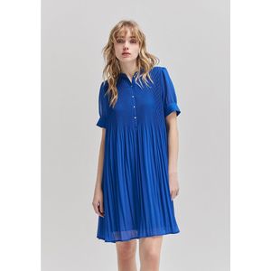 Korte pliss�é-jurk met korte mouwen IKKS. Polyester materiaal. Maten 38 FR - 36 EU. Blauw kleur