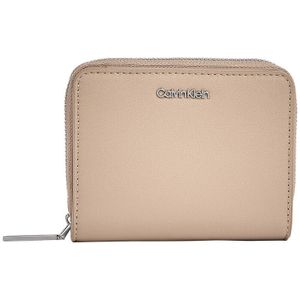 Portemonnee met rits en logo CALVIN KLEIN. Polyester materiaal. Maten één maat. Beige kleur