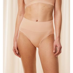 Maxi slip Soft Sculpt TRIUMPH. Polyamide materiaal. Maten 38 FR - 36 EU. Beige kleur