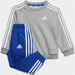 2-delig ensemble sweater en joggingbroek in molton ADIDAS SPORTSWEAR. Geruwd molton materiaal. Maten 3/6 mnd - 60/67 cm. Blauw kleur